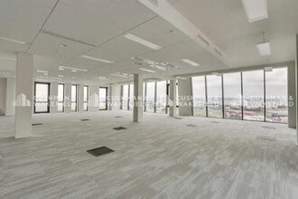 5 Rue Simone Veil, Vénissieux for lease Interior Photo- Image 2 of 5