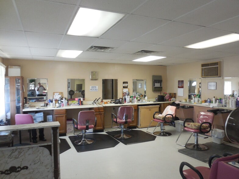 6120 Crill Ave, Palatka, FL for sale - Interior Photo - Image 3 of 14