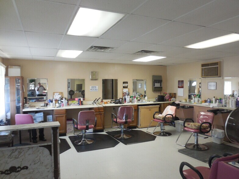 6120 Crill Ave, Palatka, FL à vendre - Photo intérieure - Image 3 de 14