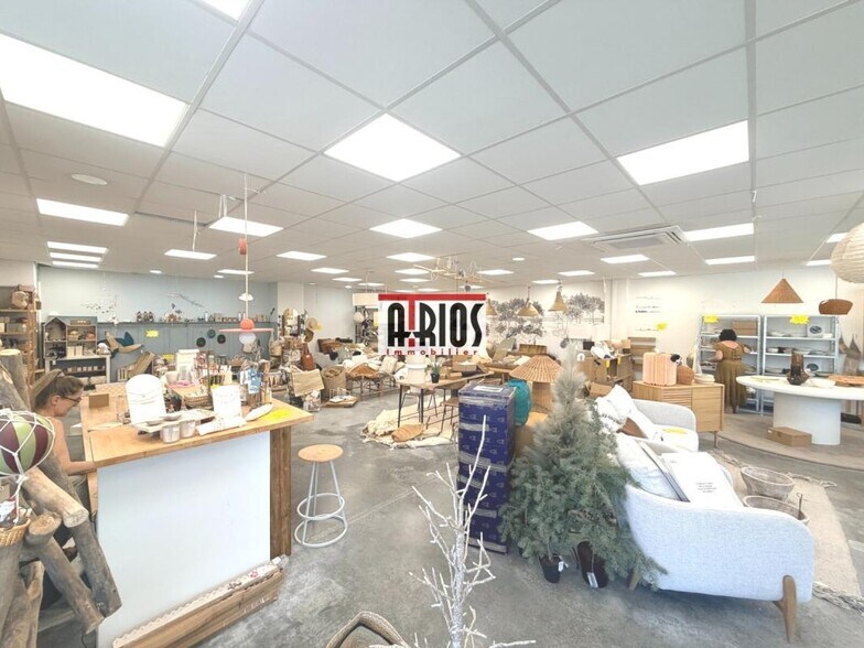 Retail in La Garde for lease - Interior Photo - Image 2 of 5