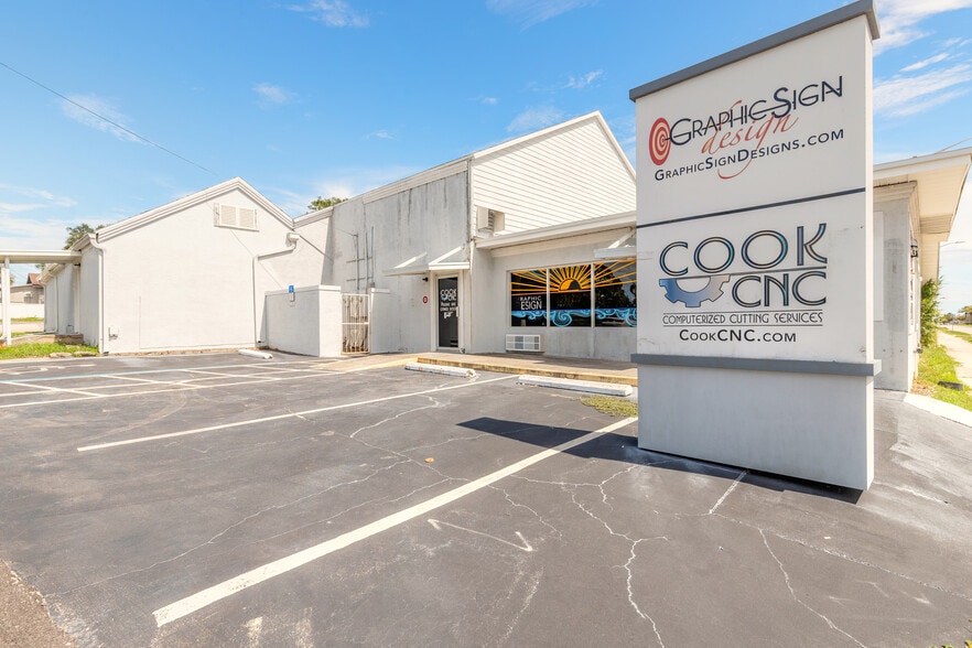 529 Ridgewood Ave, Daytona Beach, FL for lease - Building Photo - Image 2 of 38
