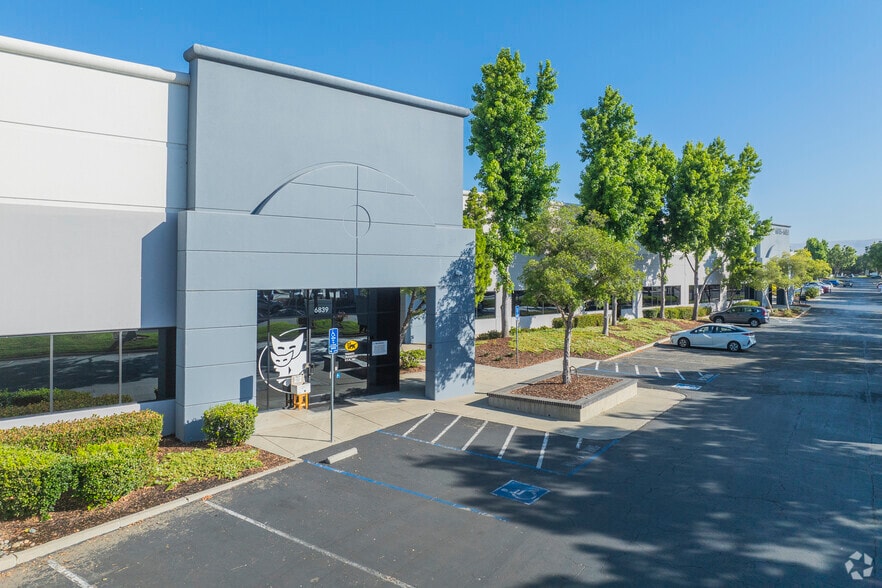 6815-6851 Mowry Ave, Newark, CA for lease - Building Photo - Image 3 of 11