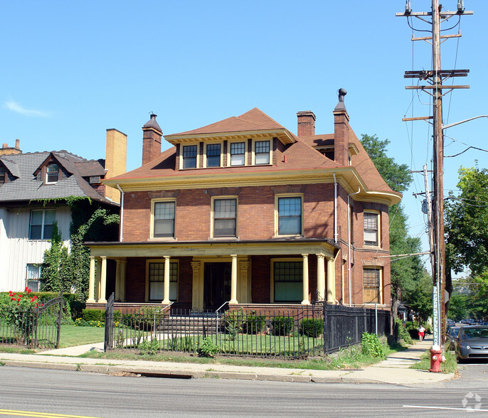 5537 5th Ave, Pittsburgh, PA for sale - Primary Photo - Image 1 of 1