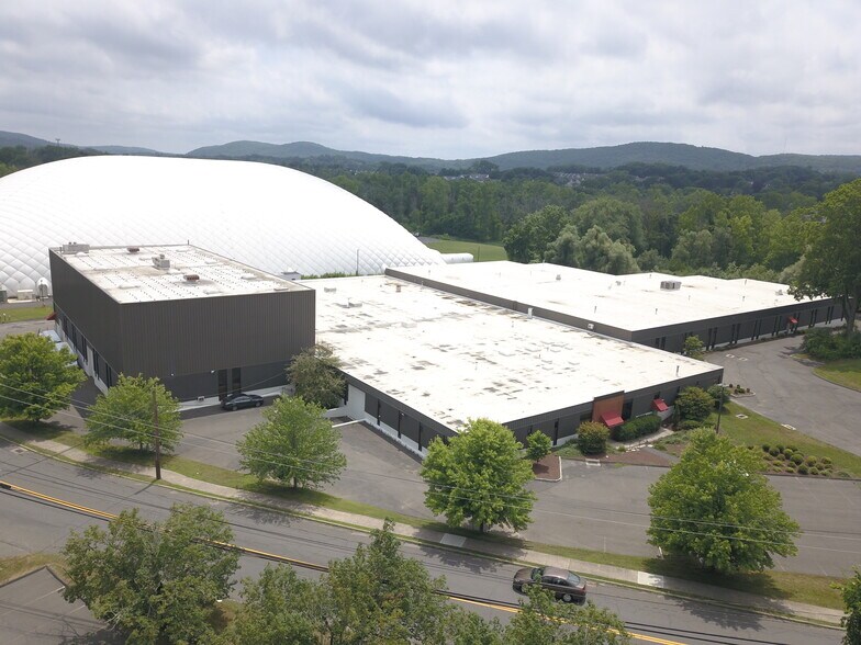 60 Shelter Rock Rd, Danbury, CT à louer - Photo du bâtiment - Image 2 de 25