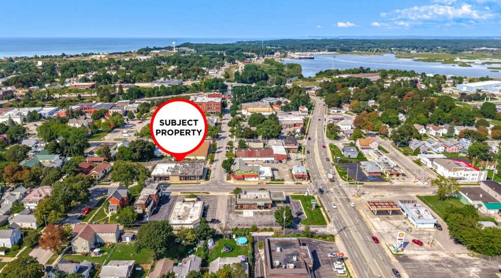 332 1st St, Manistee, MI à vendre - Photo du bâtiment - Image 3 de 6