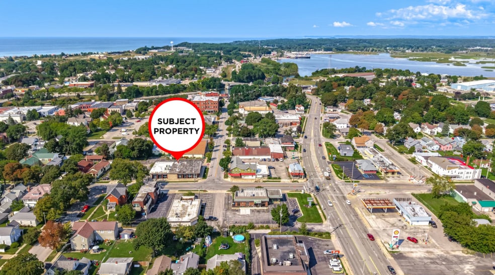 332 1st St, Manistee, MI à vendre - Photo du bâtiment - Image 3 de 6