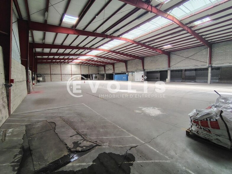 Industrial in Sucy En Brie for lease - Interior Photo - Image 2 of 14