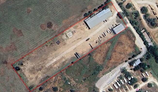 Plus de détails pour 204 Pr Cardinal Ln, Jourdanton, TX - Industriel à louer