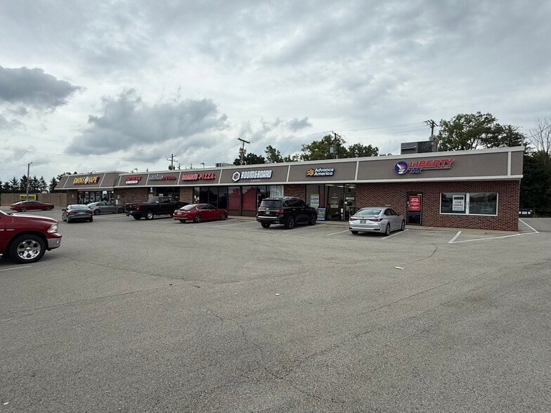 1872-1882 S Maple Ave, Fairborn, OH for lease - Building Photo - Image 1 of 5