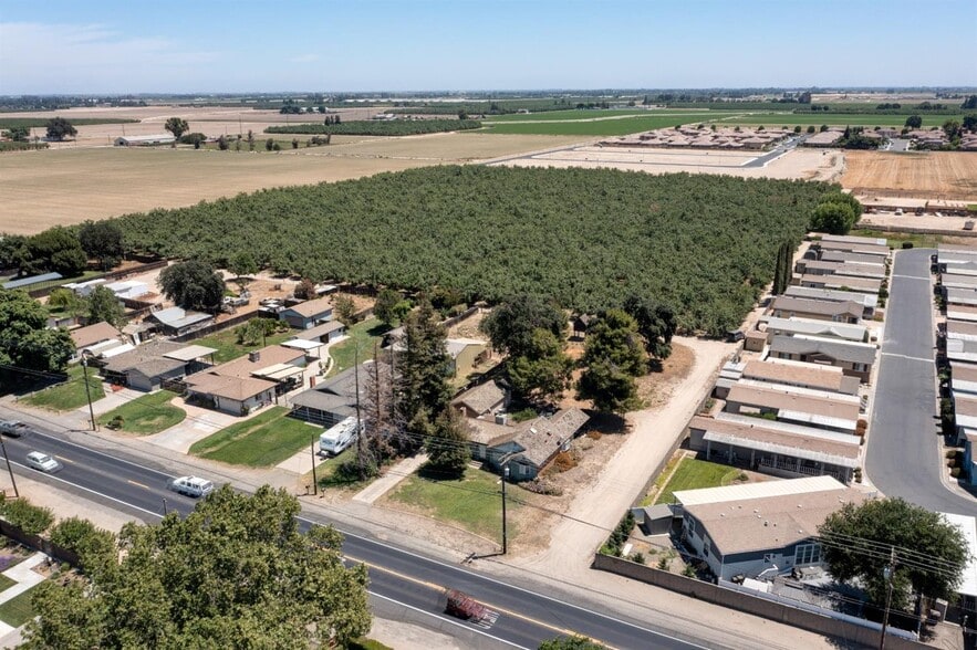 APN: 015-090-012-000, Hilmar, CA à vendre - Aérien - Image 2 de 2