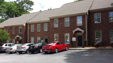 4922-4948 Windy Hill Dr, Raleigh, NC for lease Interior Photo- Image 1 of 3