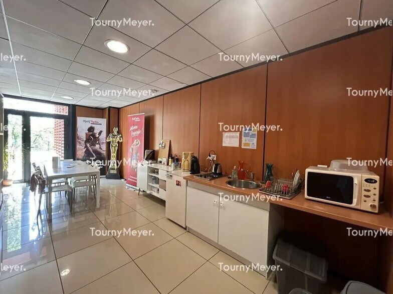 Bureau dans Saint-Jean à louer - Photo du bâtiment - Image 2 de 8