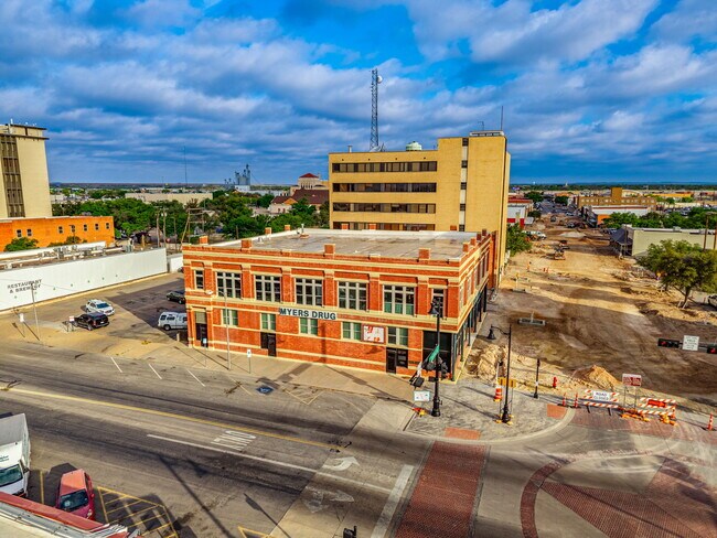 More details for 29 S Chadbourne St, San Angelo, TX - Retail for Sale