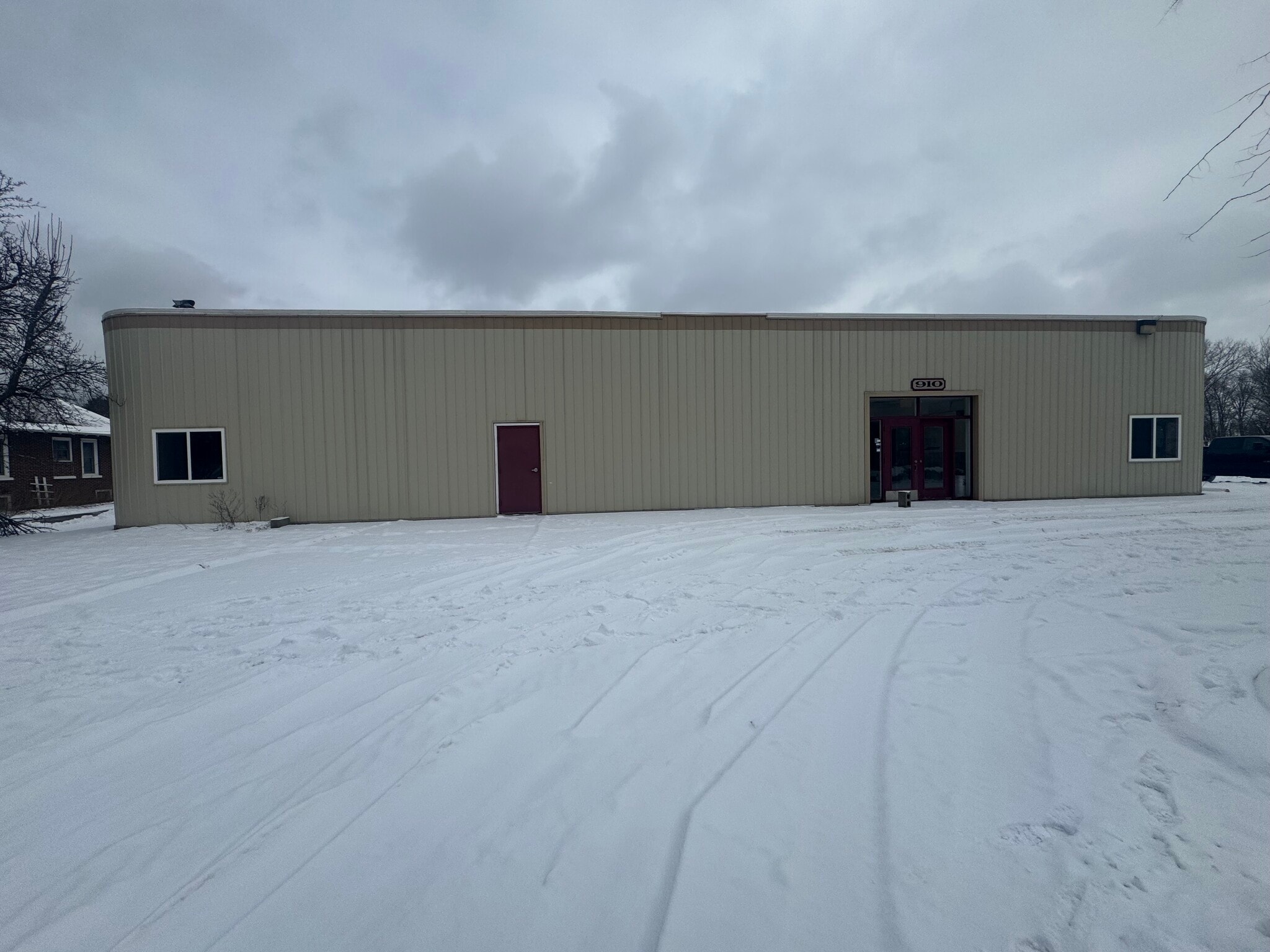 910 N Saginaw St, Saint Charles, MI à vendre Photo intérieure- Image 1 de 2