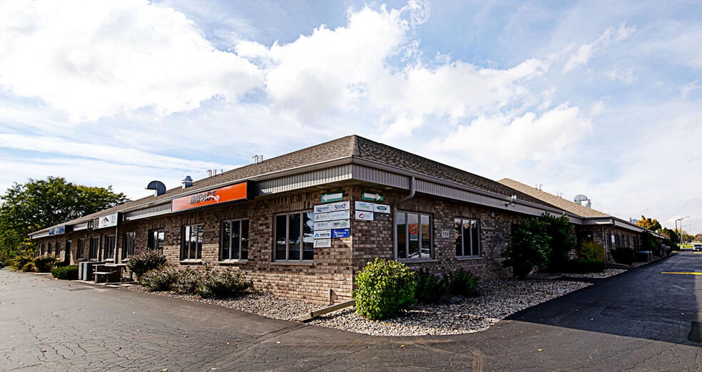 5793 W Grande Market Dr, Appleton, WI for lease - Building Photo - Image 3 of 33