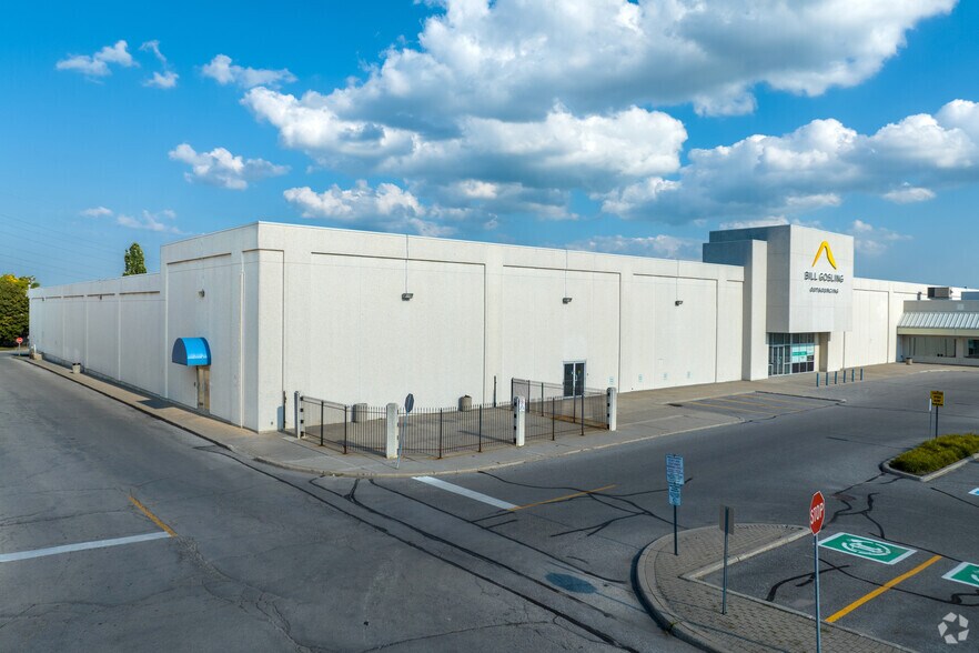 16635 Yonge St, Newmarket, ON for lease - Primary Photo - Image 1 of 5