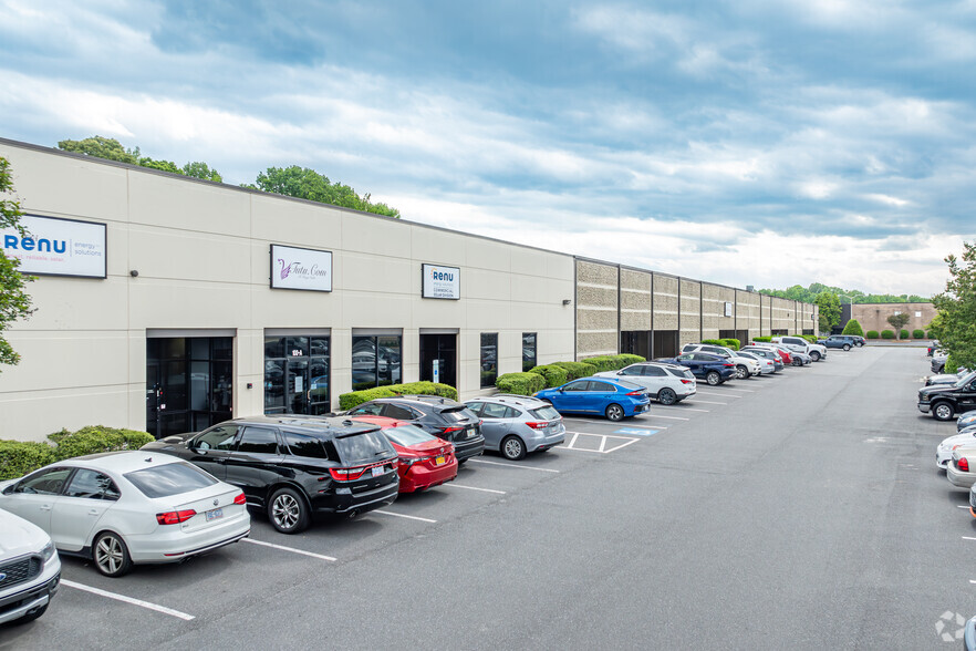 801 Pressley Rd, Charlotte, NC for lease - Building Photo - Image 2 of 8