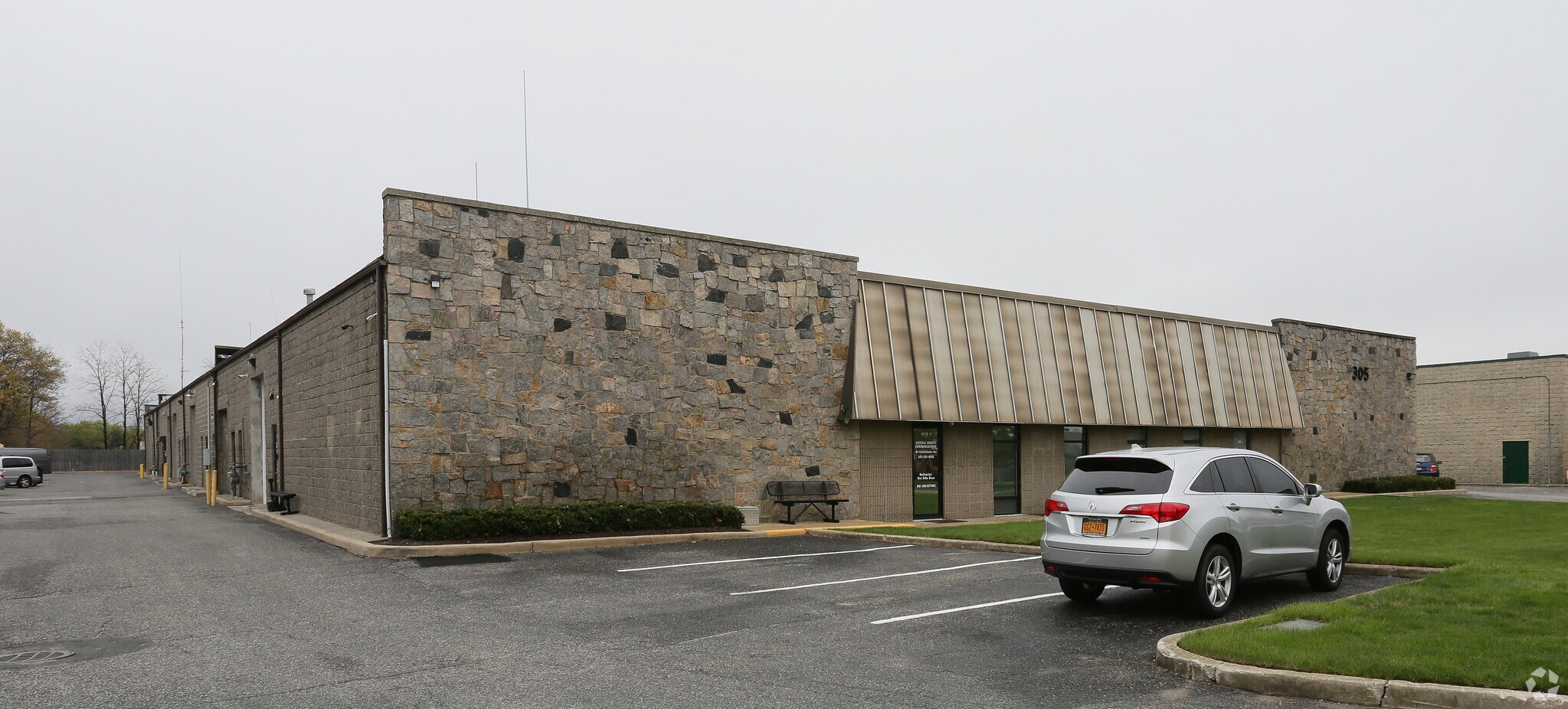 305 Knickerbocker Ave, Bohemia, NY for lease Building Photo- Image 1 of 17