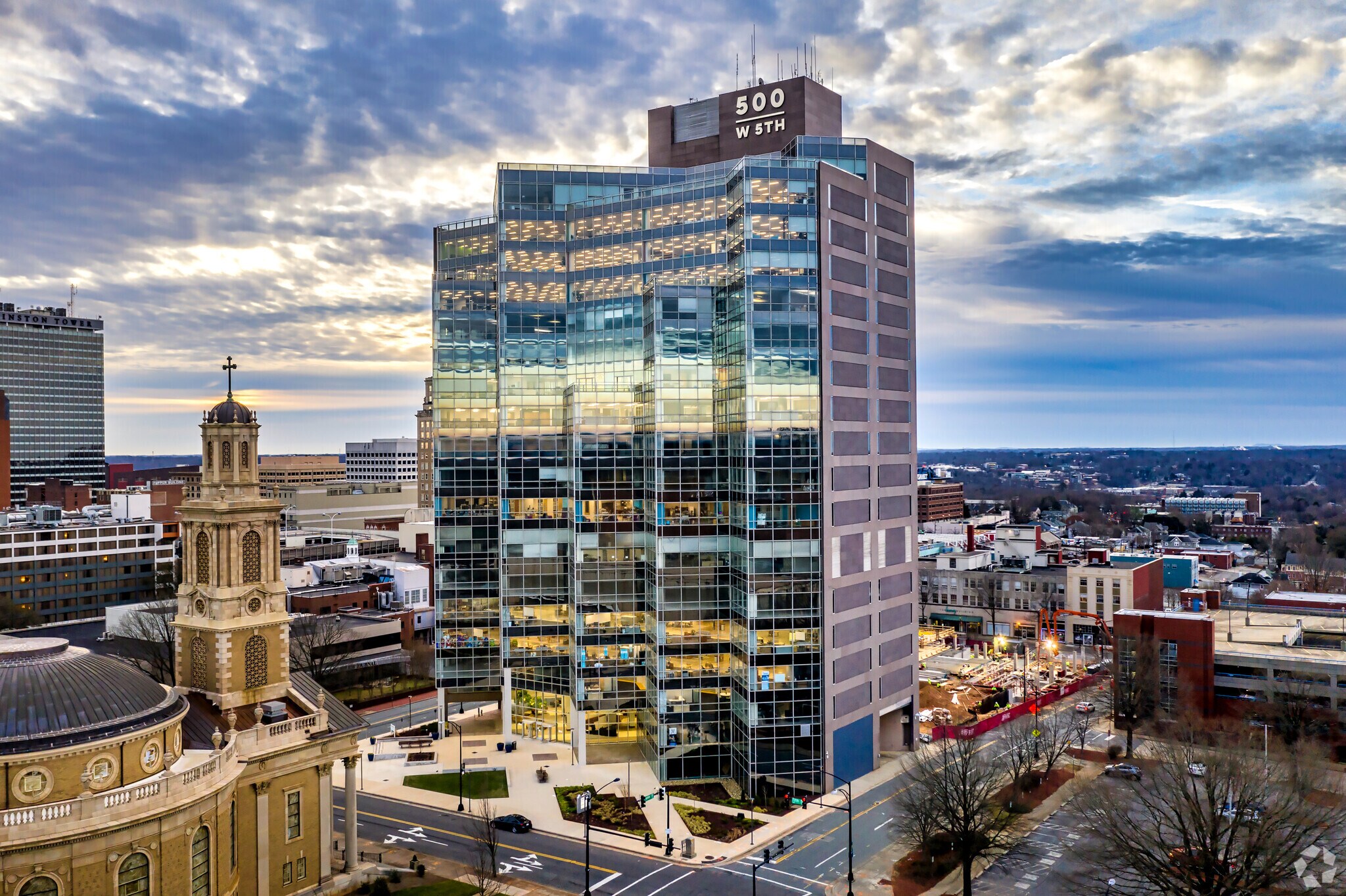 500 W 5th St, Winston-Salem, NC à louer Photo du bâtiment- Image 1 de 10