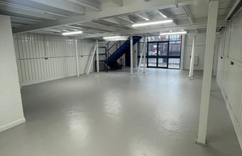 Paradise Row, London for lease Interior Photo- Image 1 of 5