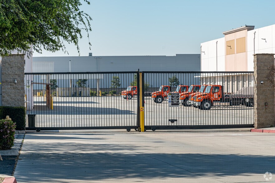 1090 E Belmont St, Ontario, CA à louer - Photo du bâtiment - Image 3 de 4
