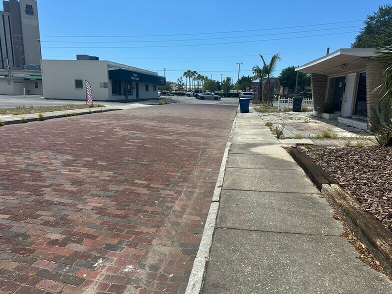 710 1st Ave SW, Largo, FL à louer - Photo du bâtiment - Image 3 de 22
