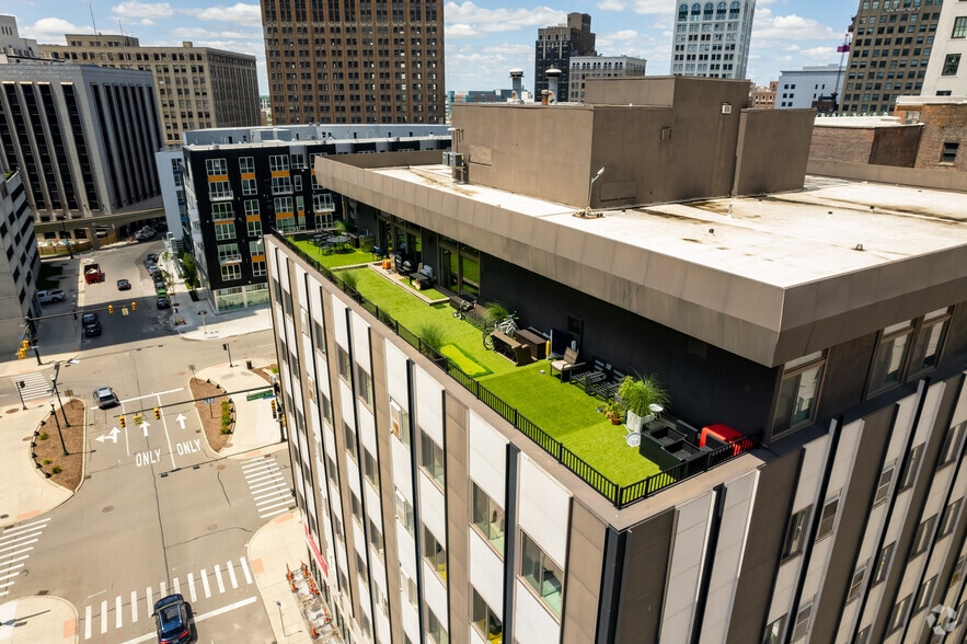 1514 Washington Blvd, Detroit, MI à louer - Photo du bâtiment - Image 2 de 6