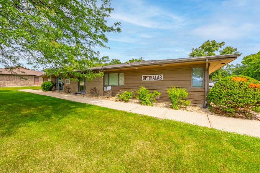 402 W Boughton Rd, Bolingbrook, IL à louer - Photo du bâtiment - Image 1 de 46