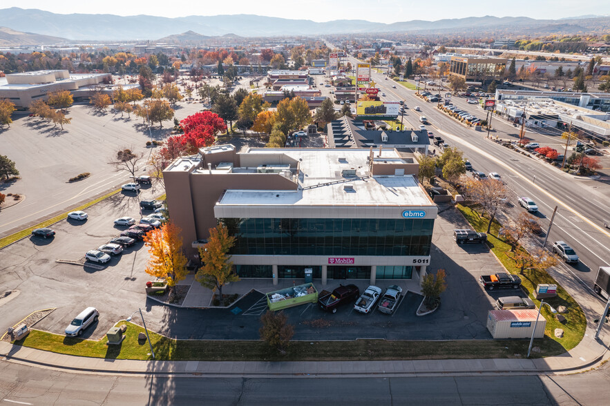 5011 Meadowood Mall Cir, Reno, NV for sale - Building Photo - Image 2 of 6