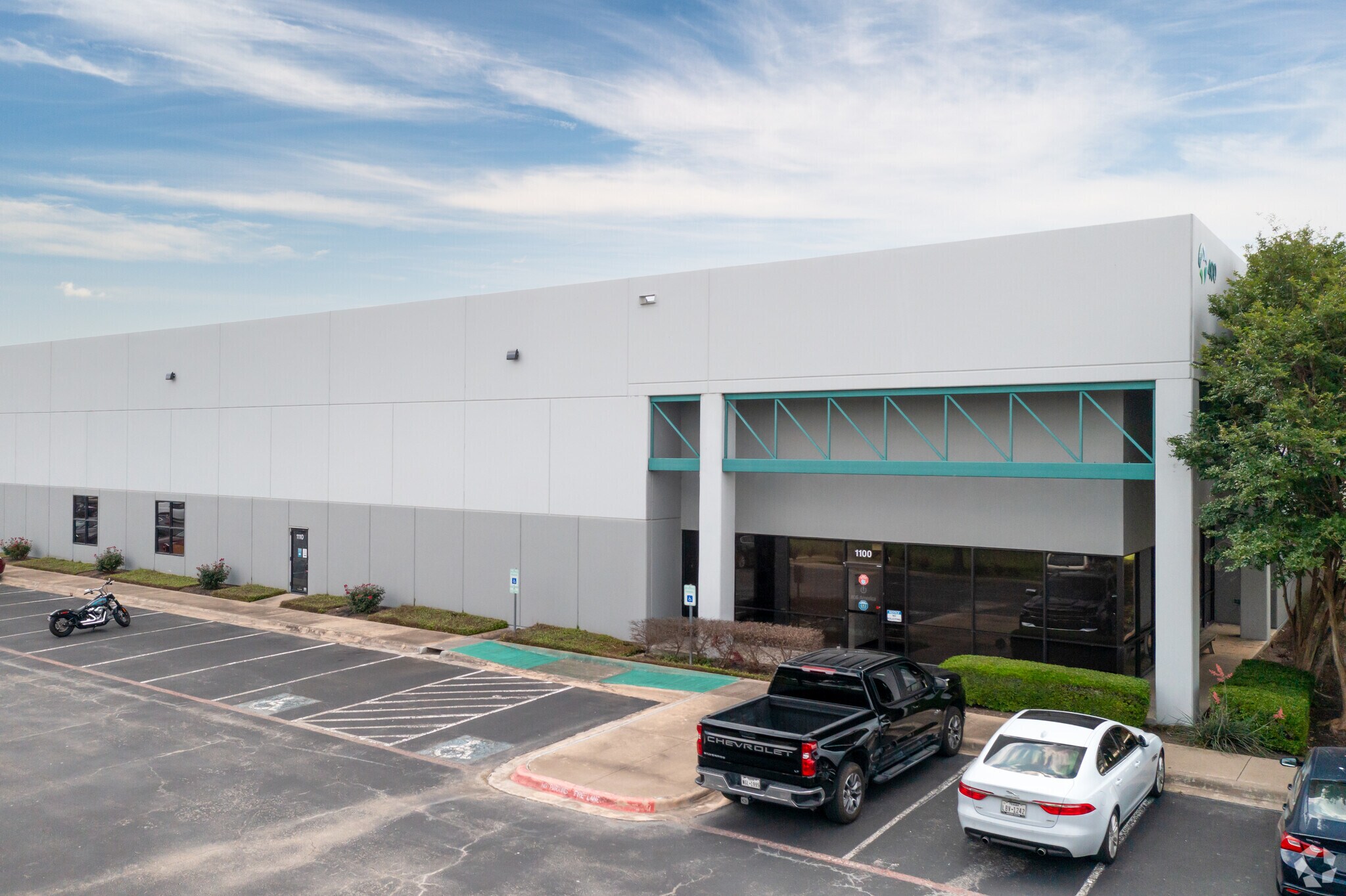 400 Parker Dr, Austin, TX for lease Primary Photo- Image 1 of 7