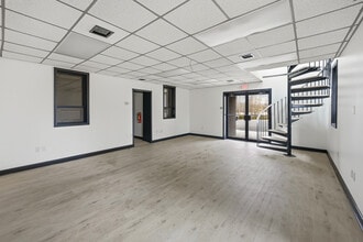 173 Amboy Rd, Morganville, NJ for lease Interior Photo- Image 2 of 11