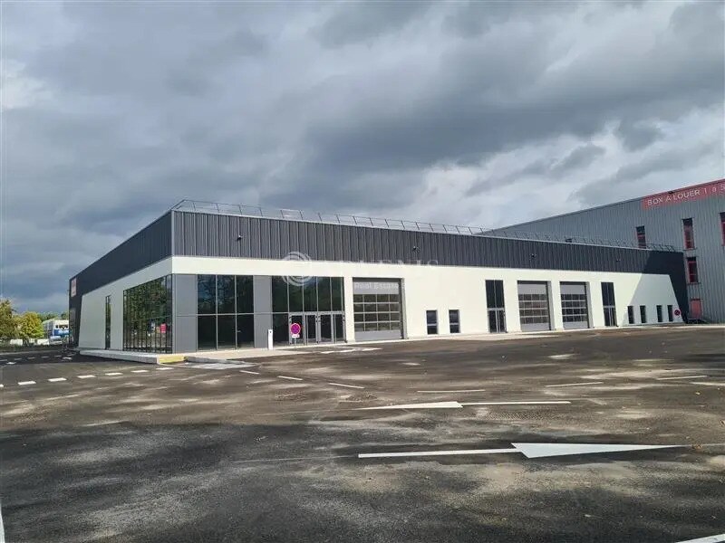 Flex in Metz for lease Building Photo- Image 1 of 9