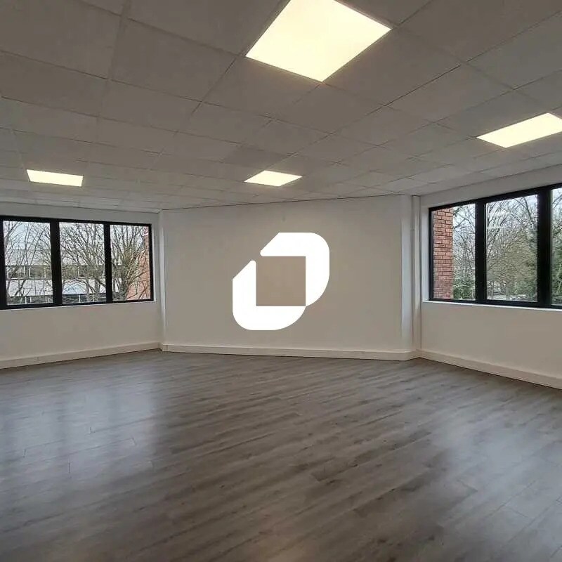 Flex in Montigny-le-Bretonneux for lease Building Photo- Image 1 of 2