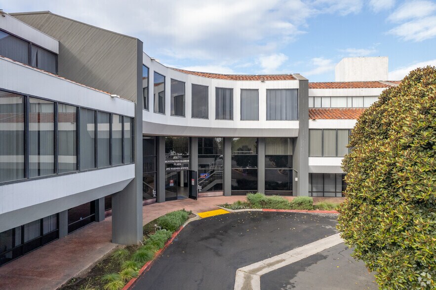 4952 Warner Ave, Huntington Beach, CA à louer - Photo du bâtiment - Image 2 de 7