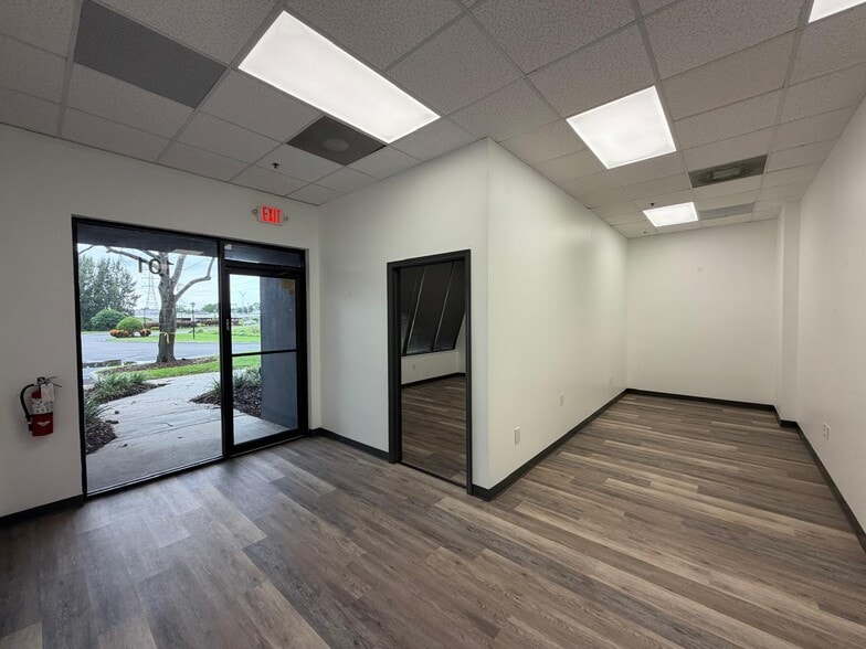 13191 56th Ct, Clearwater, FL for lease - Building Photo - Image 2 of 15