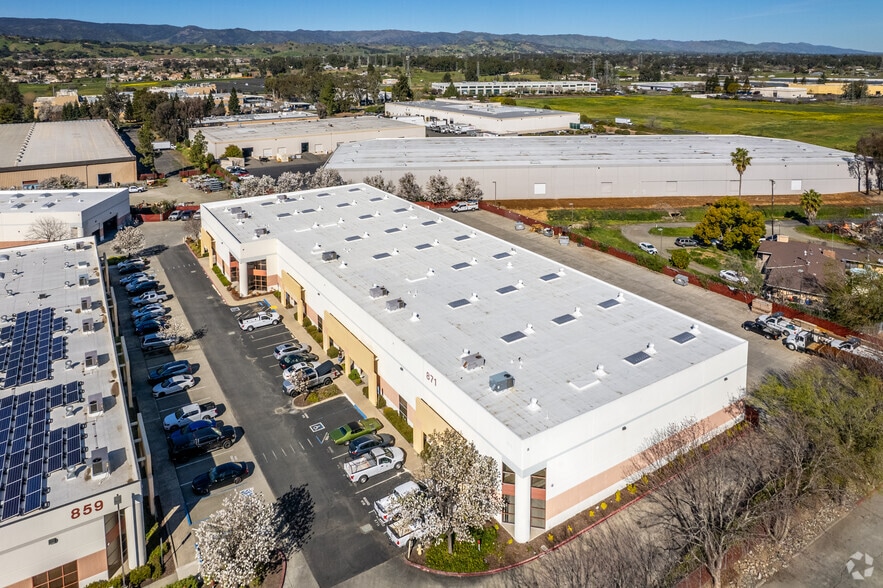 871 Cotting Ct, Vacaville, CA à louer - Aérien - Image 3 de 28