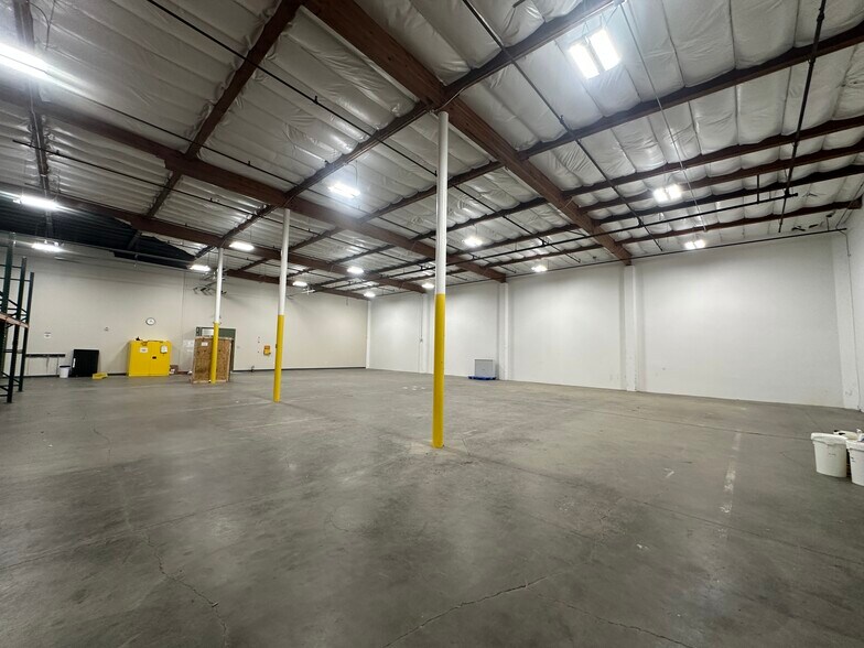 2049 W Steele Ln, Santa Rosa, CA à vendre - Photo du bâtiment - Image 3 de 40