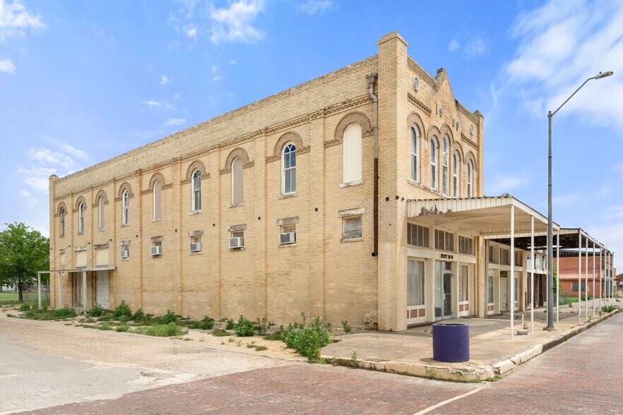 112 W Davilla St, Granger, TX à vendre - Photo du bâtiment - Image 3 de 14