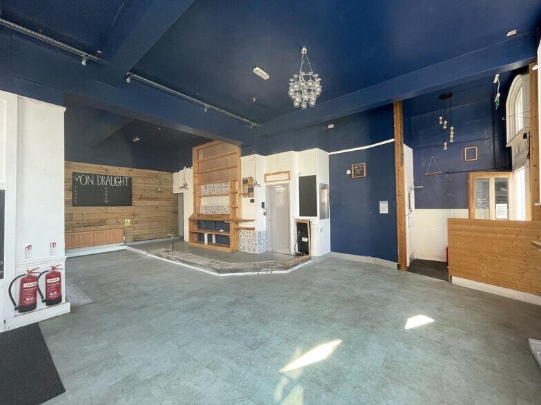 23-25 St Edward St, Leek à louer - Photo du bâtiment - Image 3 de 7