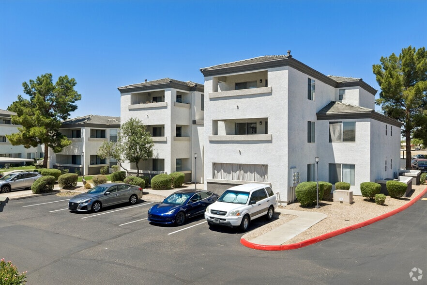 7400 W Arrowhead Clubhouse Dr, Glendale, AZ for sale - Primary Photo - Image 1 of 28
