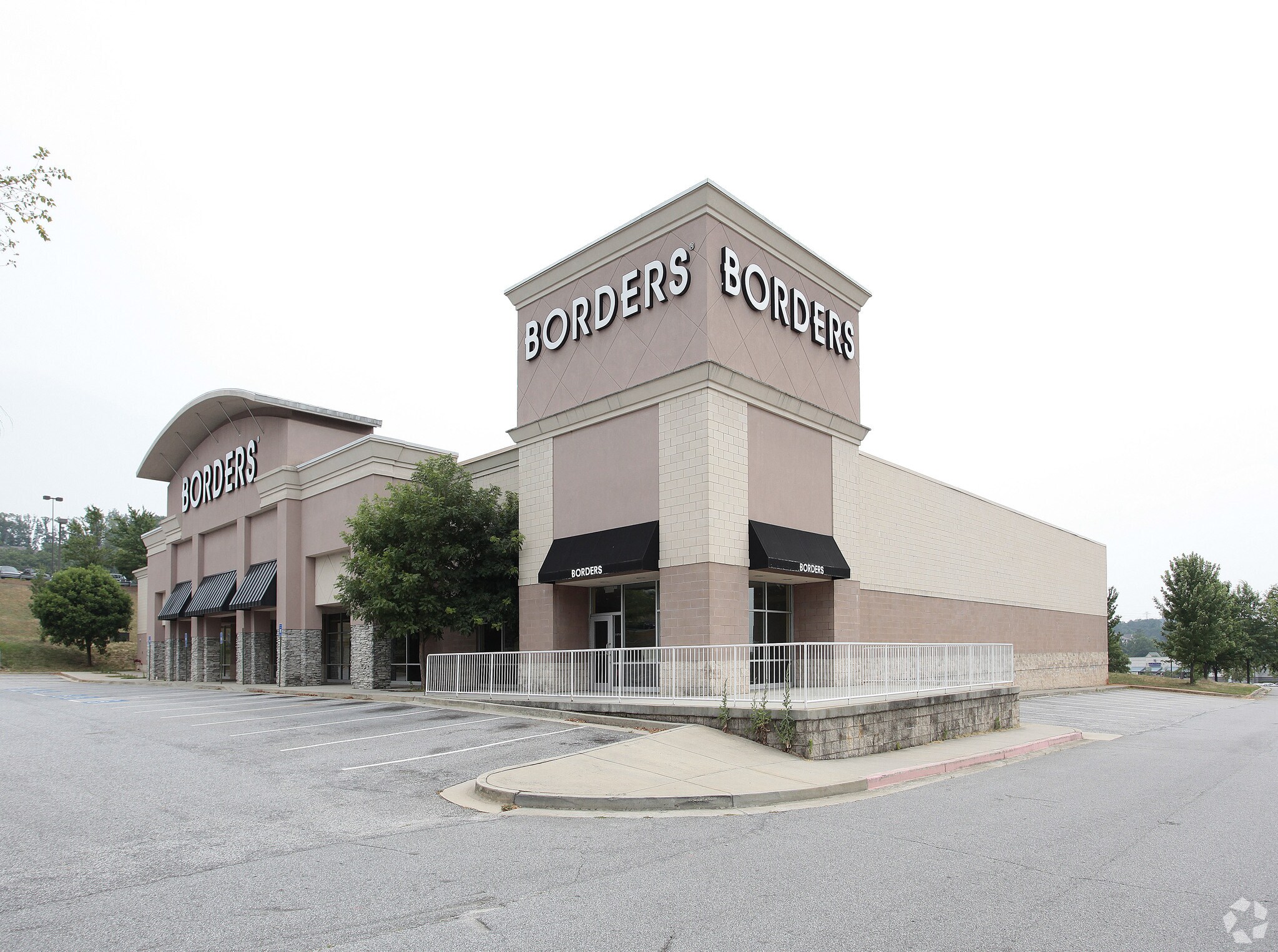 615 Barrett Pky, Kennesaw, GA à louer Photo principale- Image 1 de 7