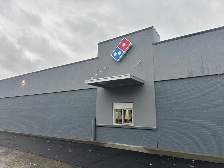 300 W Main St, Lebanon, KY à louer - Photo du bâtiment - Image 2 de 6