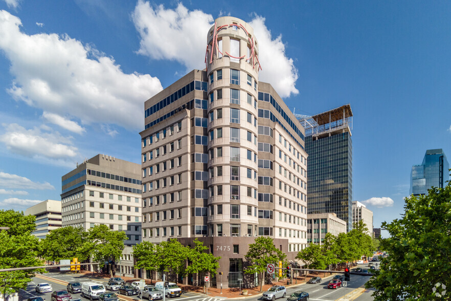 7475 Wisconsin Ave, Bethesda, MD à louer - Photo du bâtiment - Image 1 de 4