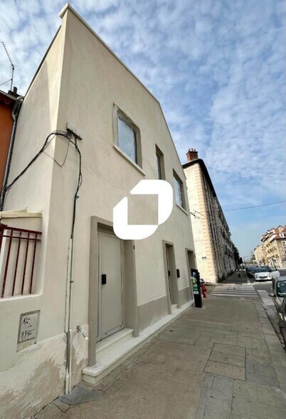 Bureau dans Grenoble à louer - Photo du bâtiment - Image 3 de 20