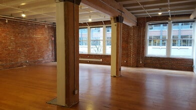 321 3rd Ave S, Seattle, WA for lease Interior Photo- Image 2 of 5