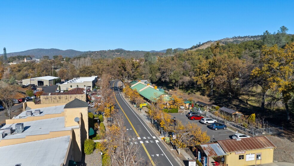 Standard Township portefeuille de 4 propriétés à vendre sur LoopNet.ca - Photo du bâtiment - Image 3 de 28