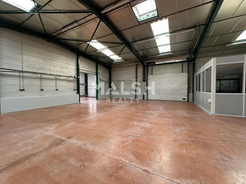 Office in Arnas for lease - Building Photo - Image 3 of 8