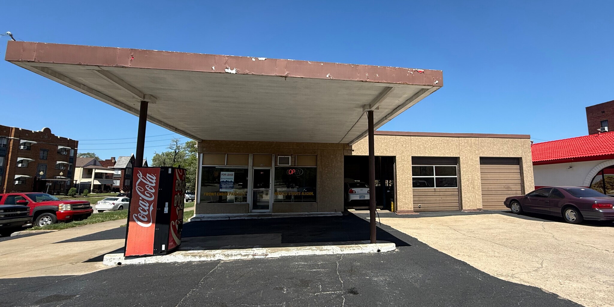 520 SW 10th Ave, Topeka, KS for lease Primary Photo- Image 1 of 7