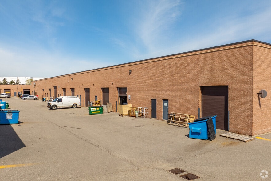 21 Kenview Blvd, Brampton, ON à vendre - Photo du bâtiment - Image 2 de 2
