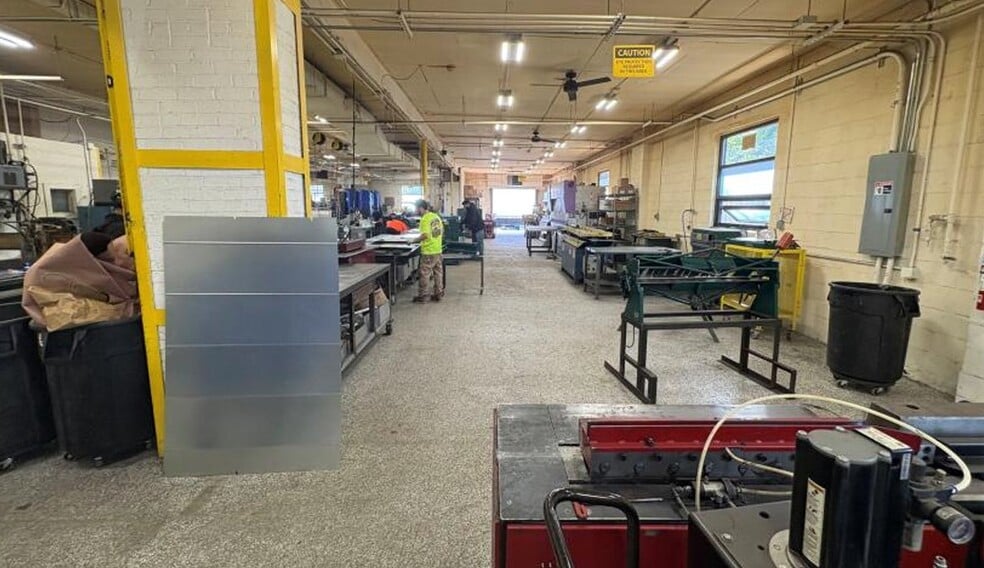 145-151 Toledo, Farmingdale, NY à vendre - Photo du bâtiment - Image 2 de 3